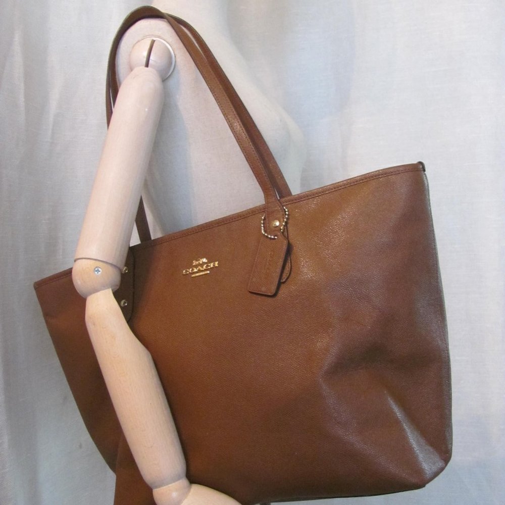 COACH Brown Taiga Leather Shoulder Handbag Large Size